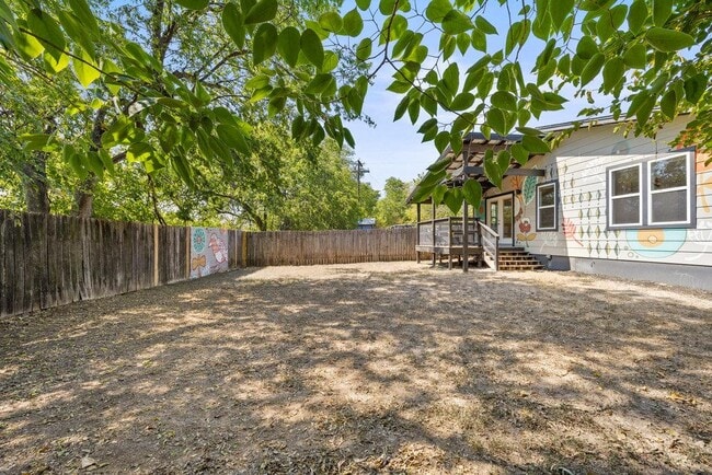 Building Photo - 4709 Mt Vernon Dr