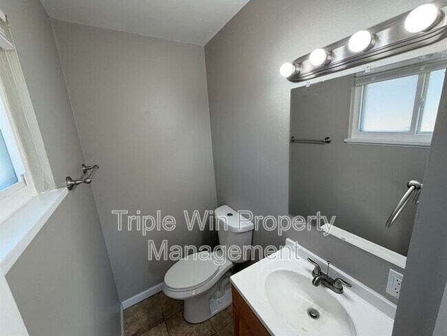 Building Photo - 10191 Mayfair Dr