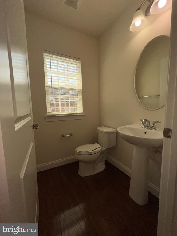 Building Photo - 25835 Clairmont Manor Square