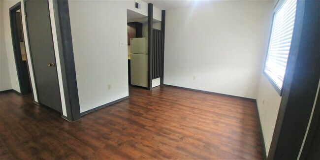 Building Photo - 1218 Holik Dr