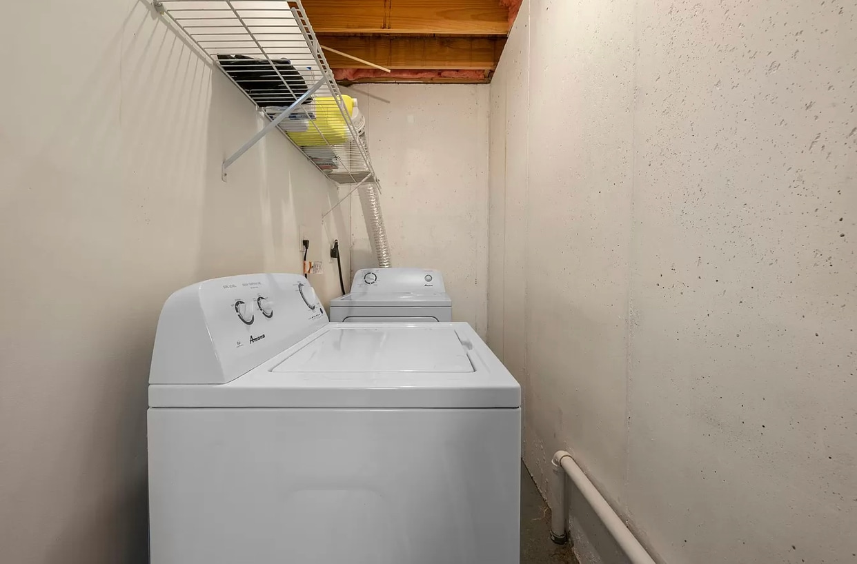 Private laundry room - 509 Gallery Plz
