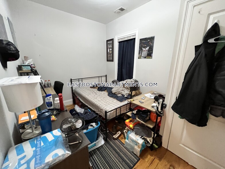 Primary Photo - 128 Bremen St