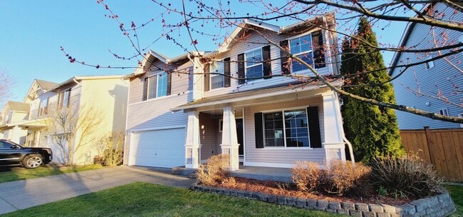 Building Photo - Absolutely Beautiful Two-story House in Si...