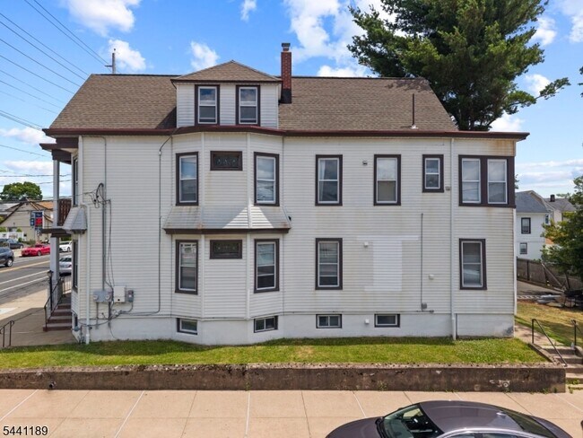 Building Photo - 315 Haledon Ave