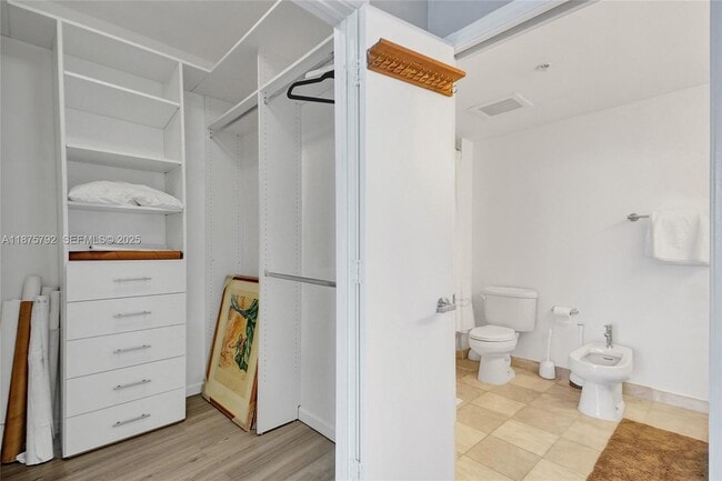 Building Photo - 601 NE 36th St