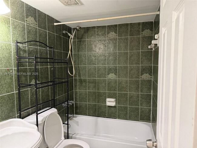 Building Photo - 10000 NW 80th Ct