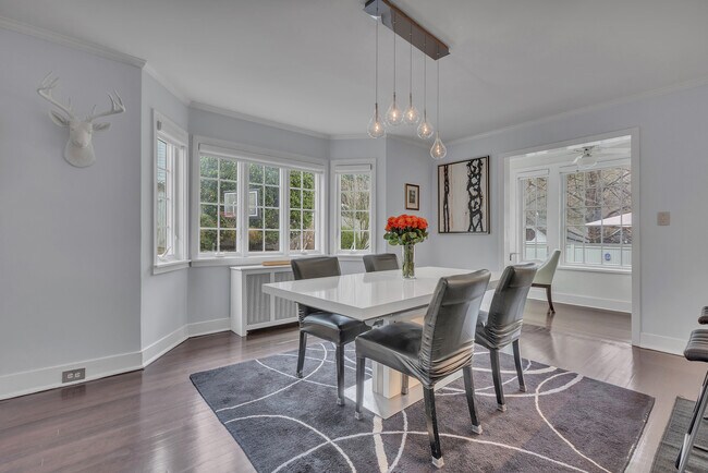 Building Photo - 42 Tanglewylde Ave