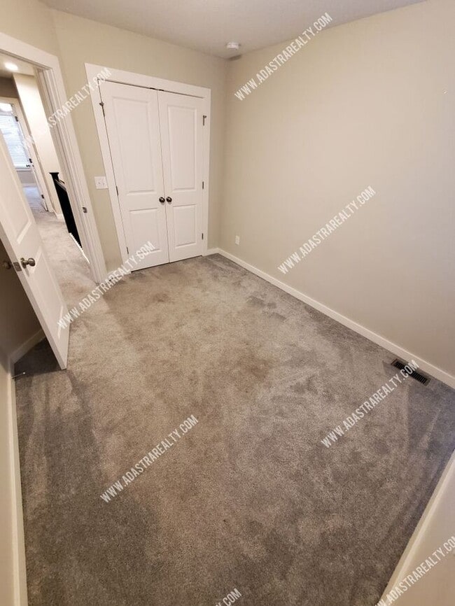 Building Photo - Gorgeous Like New-Built in 2020-Louisburg Town Home-Available in JULY!!