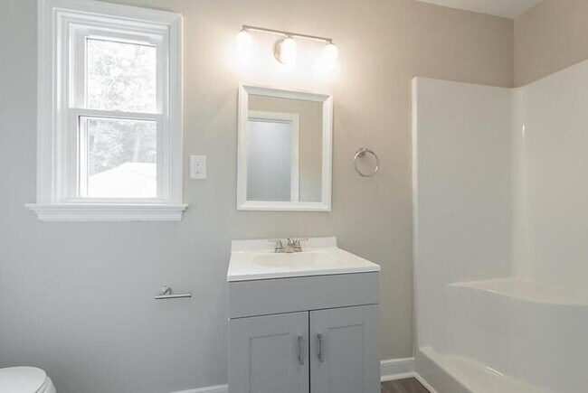 Building Photo - Spacious 4 Bedroom Home in West End Manor – Available April 10 – $2,600/mo