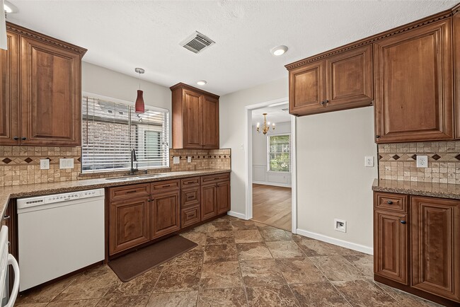 Building Photo - 12411 Pinerock Ln