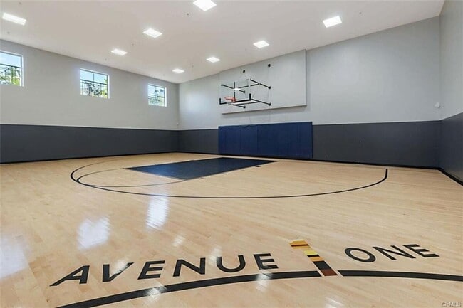 Building Photo - Condo With Luxury Amenities