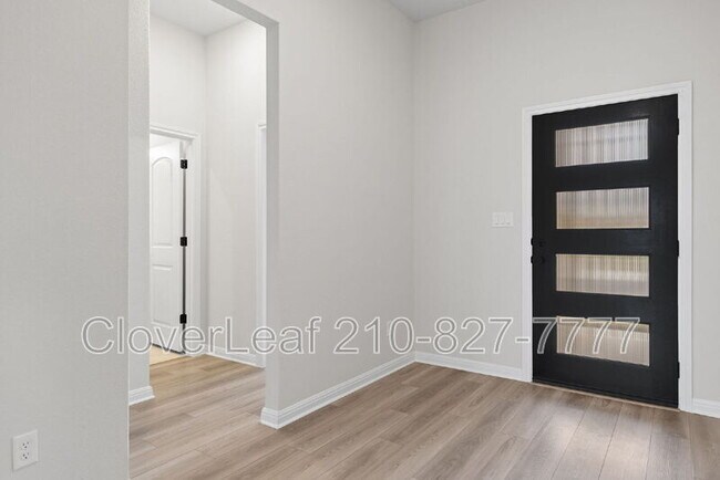 Building Photo - 200 Swinging H Ln