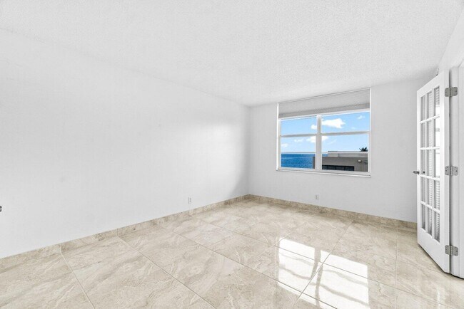 Building Photo - 4511 S Ocean Blvd