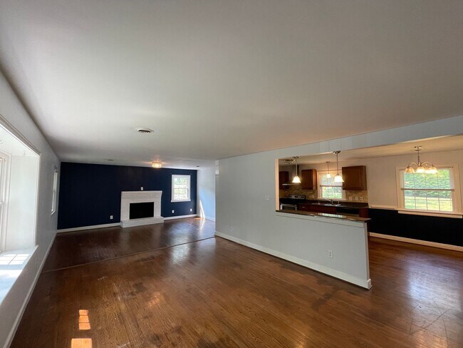 Building Photo - 3600 Ghent Dr