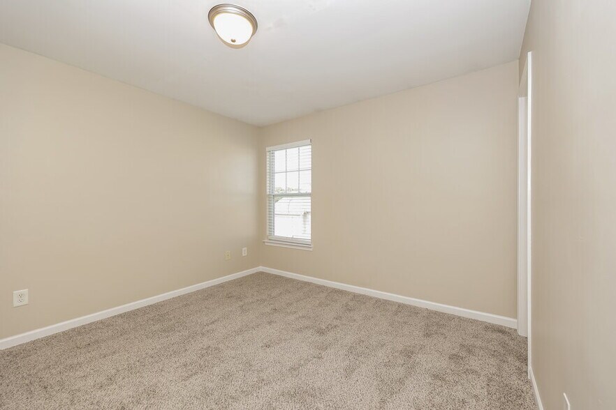 Building Photo - 8035 Logan Dr