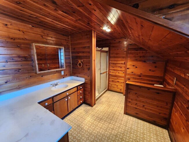 Building Photo - 122 Brennan St