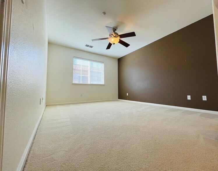 Building Photo - 27 Meritage Cmn