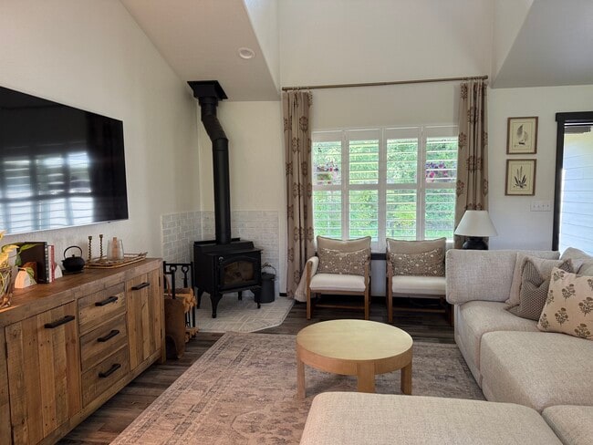 Building Photo - 301 Sandy Ridge Rd