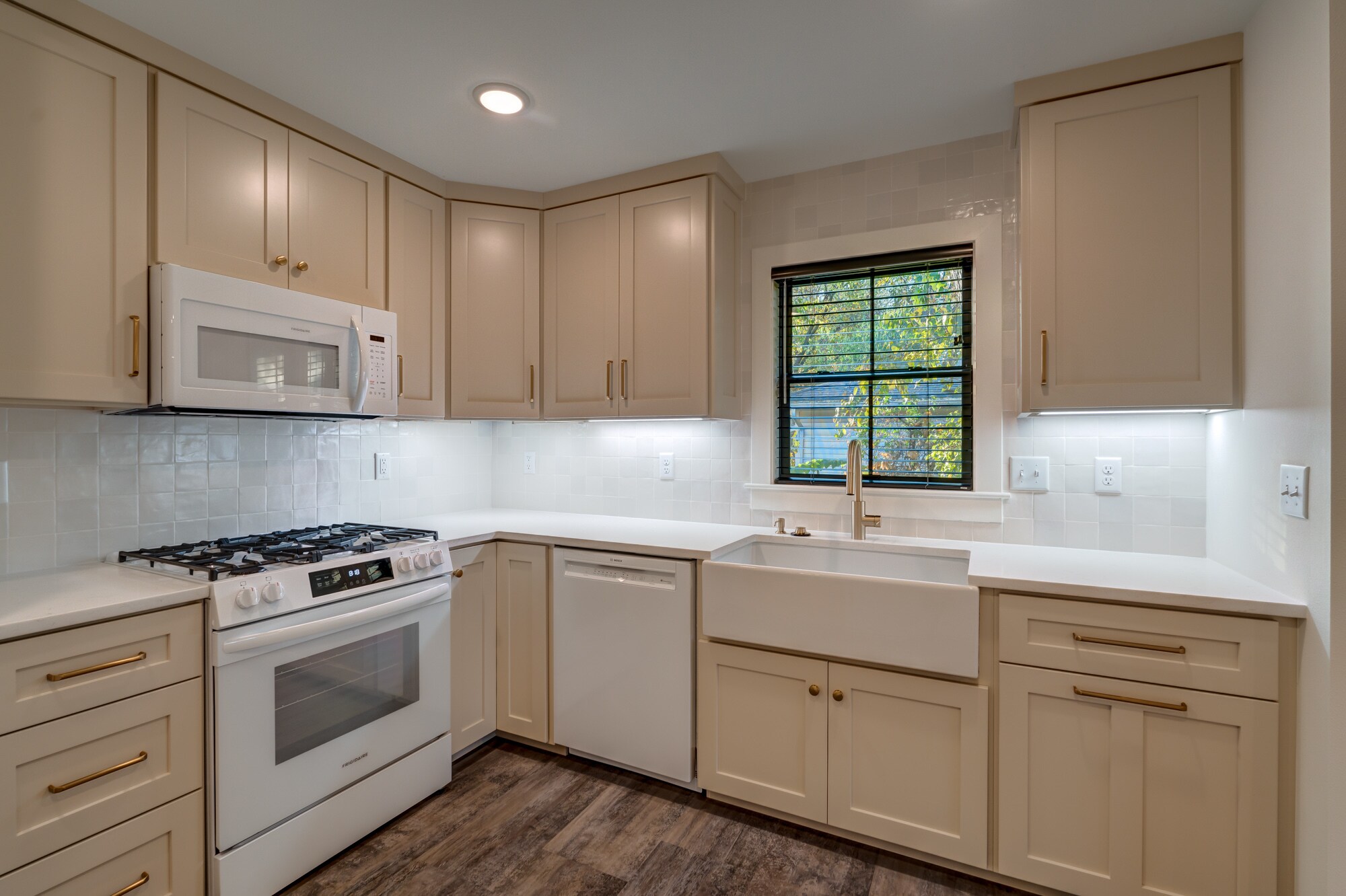 Building Photo - 405 Presidential Ln