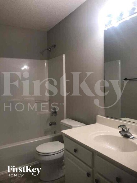 Building Photo - 2900 Hickman Ln