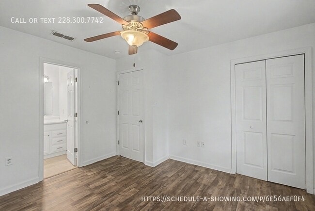 Building Photo - 124 30th 1/2 St-B