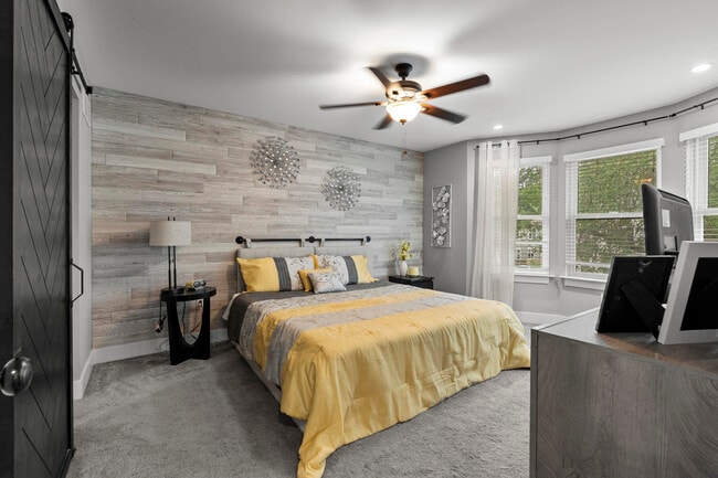 Building Photo - 718 N Alexander Ave