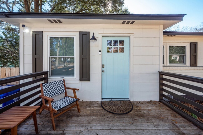 Building Photo - 1511 Larry St