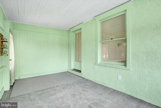 Building Photo - 319 N 2nd St