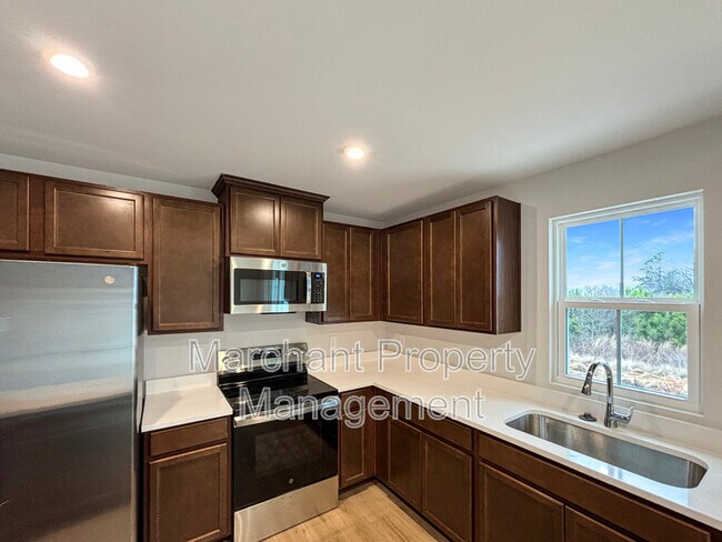 Building Photo - 305 Mancini Dr