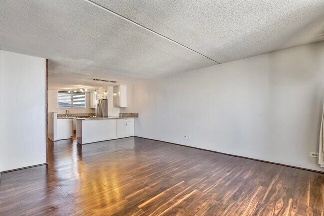 Building Photo - Great Location Awesome View and Amenities | 2-Bed 2-Bath 1-Parking