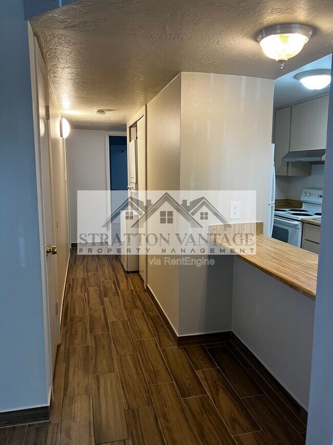 Building Photo - 424 W Brown Rd