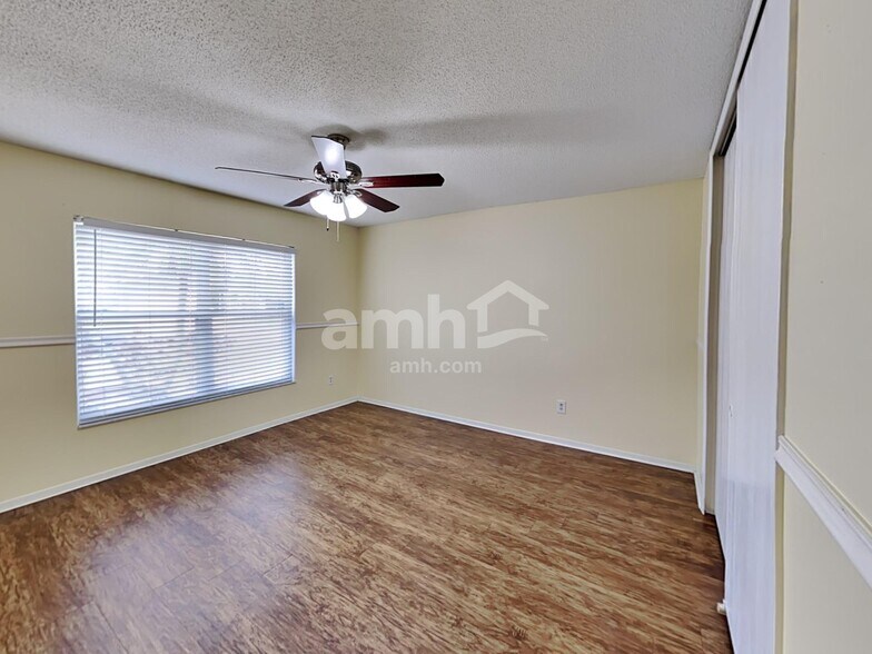 Building Photo - 3049 Holland Dr