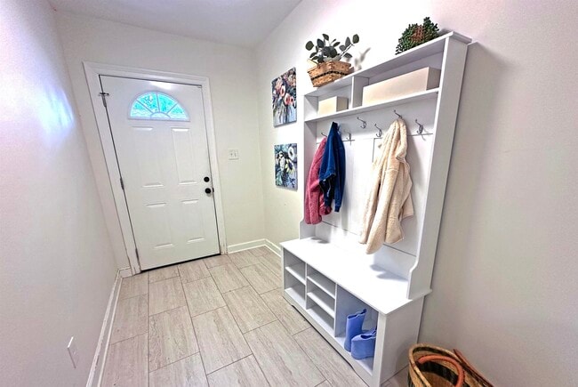 Building Photo - 3815 Montclair Dr