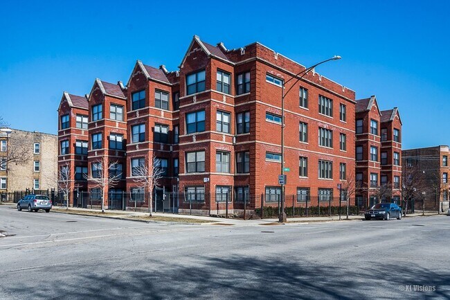 Interior Photo - 350-352 E 59th St