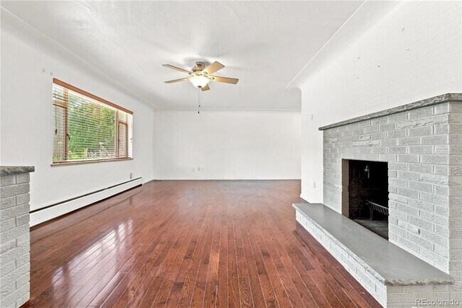 Building Photo - 1631 Xanthia St