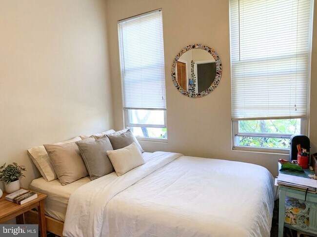 Building Photo - 2025 N Gratz St