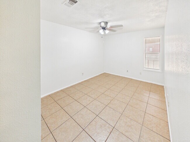 Building Photo - 11121 N Dowling Rd
