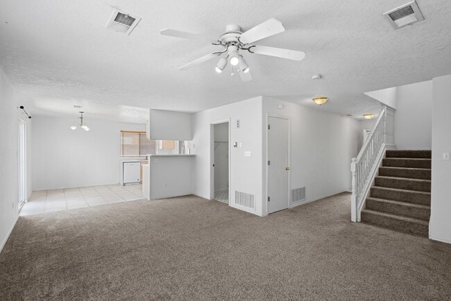 Building Photo - 8928 Jasper Dr NE
