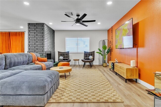 Building Photo - 425 Golden Valley Dr