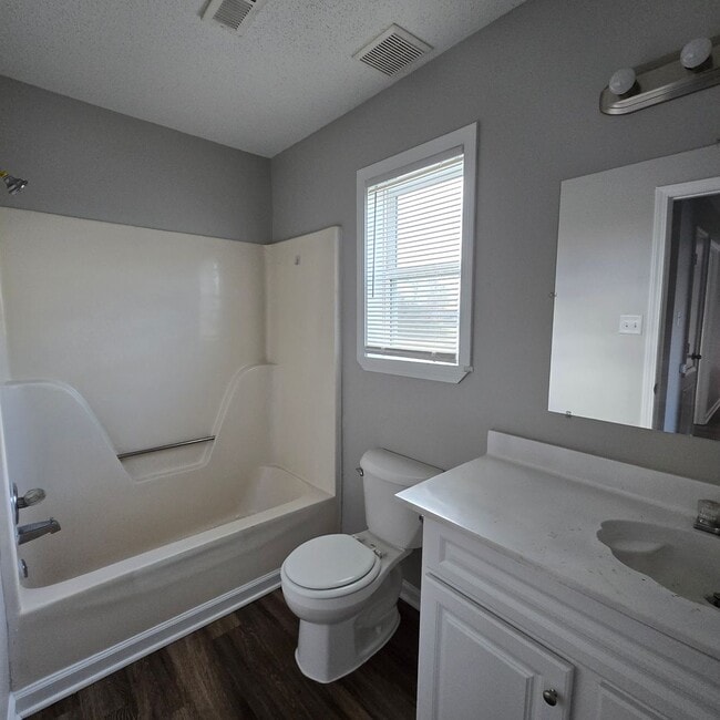 Building Photo - 224 Jr Dr