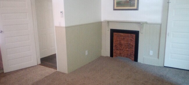 Building Photo - 6 Maple St