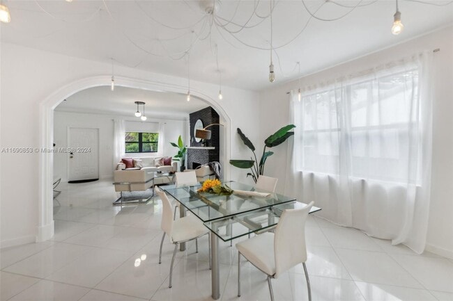 Building Photo - 437 NE 74th St