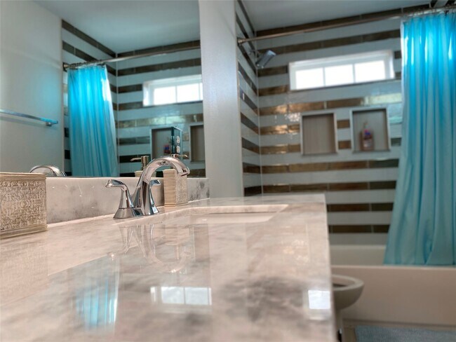 Building Photo - 1617 Bigelow St