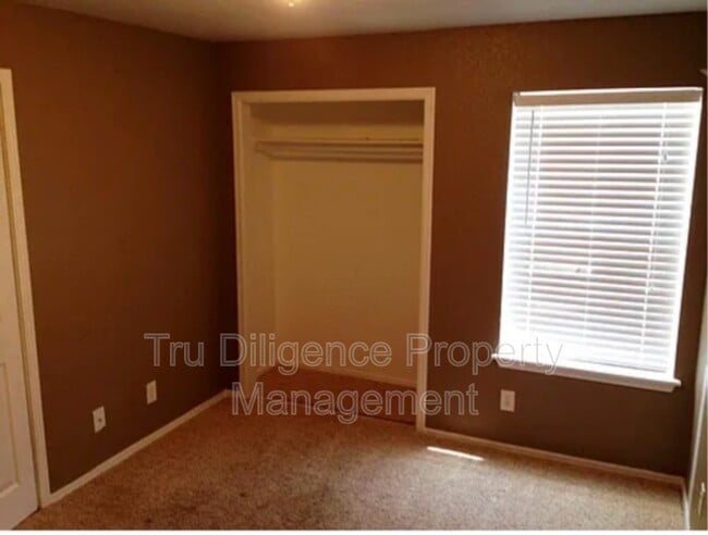 Building Photo - 14327 N Pennsylvania Ave