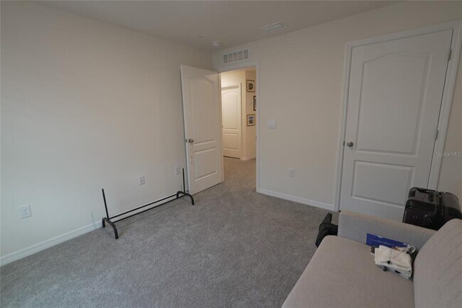 Building Photo - 2729 Flushing Dr