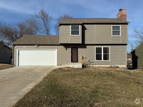 Building Photo - Update 3 bedroom, 2.5 bath in Washburn Rur...