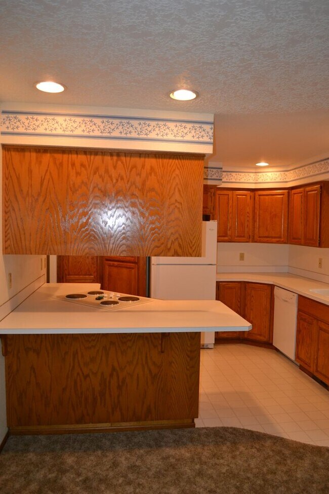 Building Photo - BEAUTIFUL 3 BEDROOM 3 BATH HOUSE LOCATED IN SOUTH SALEM