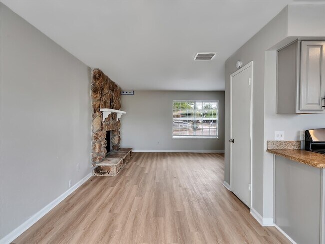 Building Photo - 4003 Swinden Dr