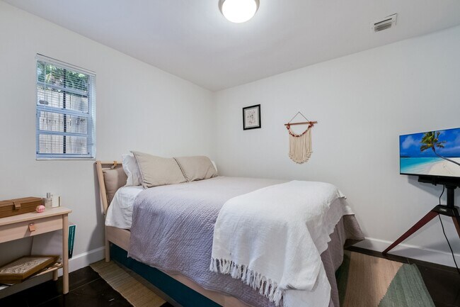 Building Photo - 3940 Loquat Ave