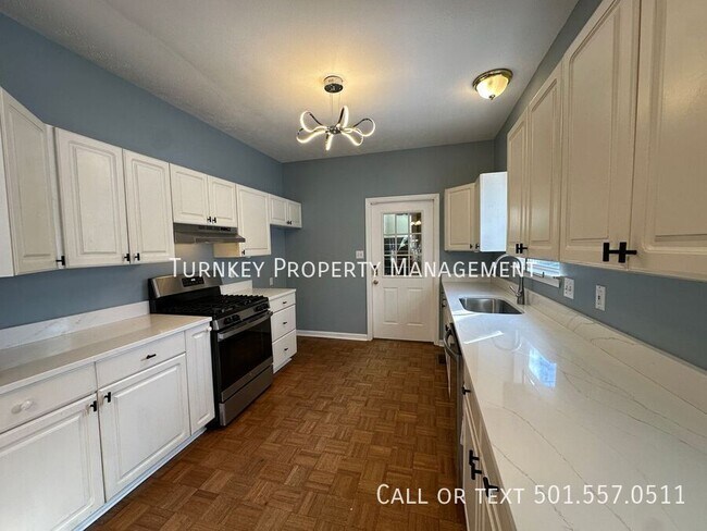 Building Photo - 3 Rocky Top Cove